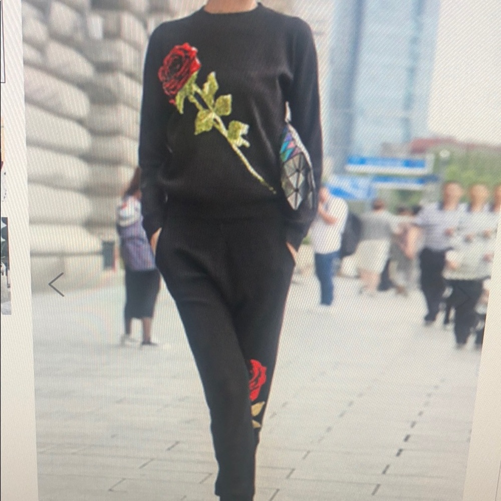 New! 😃❤️ Neck floral top with pants suit